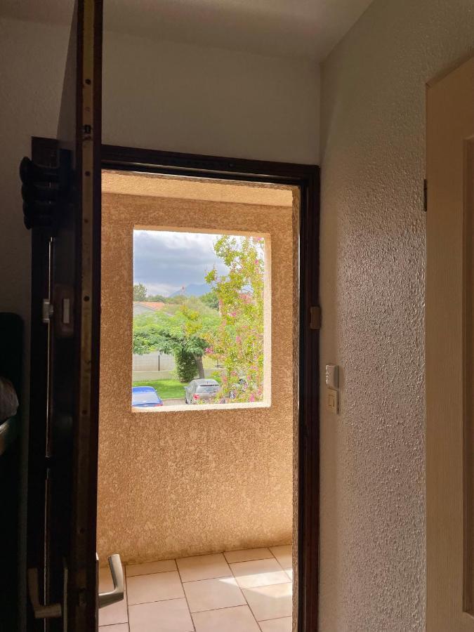 Studio 4 Personnes Bord De Mer Avec Piscine Wifi Червйоне Екстер'єр фото